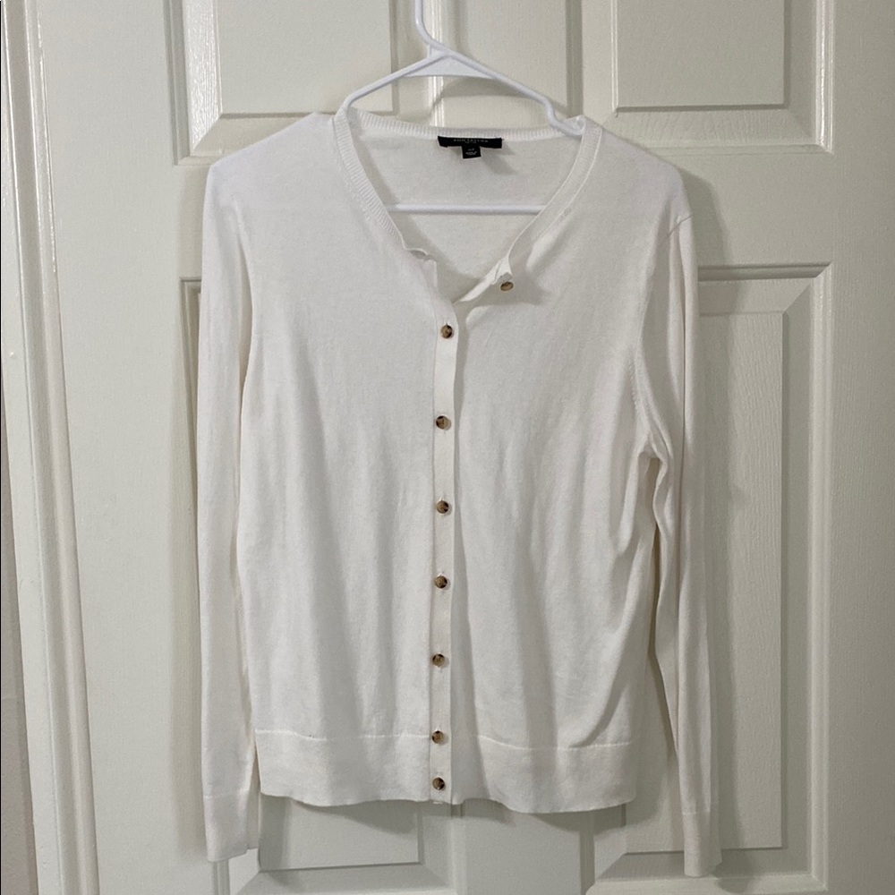 Ann Taylor like new long sleeve white button up front scoop neck cardigan